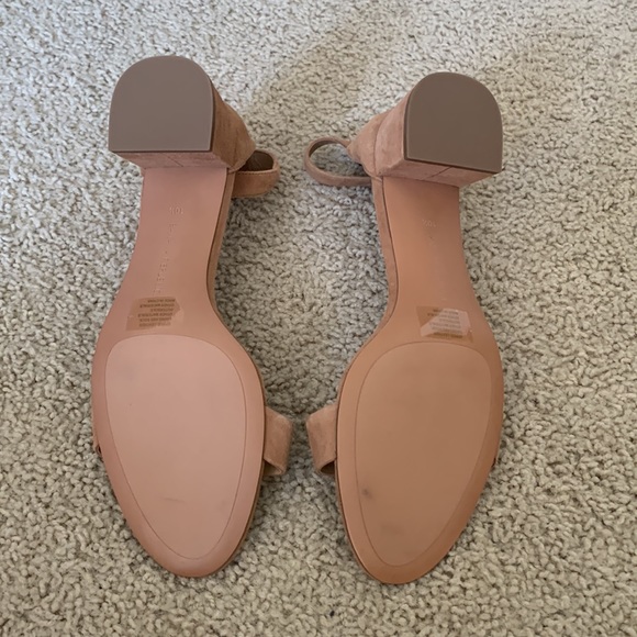 New Never-Worn Banana Republic Bare Low Block Heel Sandals 10.5 Tan Suede - Picture 6 of 7